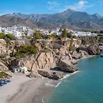 Apartamento En Edificio Torresol, 1ª Linea De Playa En Nerja