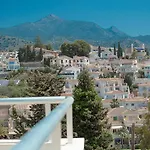 Superior Family Town Centre Villa Close To Beach In Peaceful Residential Zone