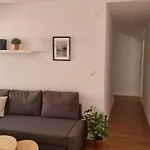 Piso Centrico Reformado / Apartment In The Center