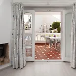 Bright Spacious 1 Bed Apartment