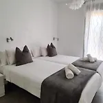 Apartment La Cruz 8 Silhouse