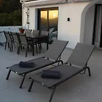 Completely Renovated Large Apt, Amazing Sea Views