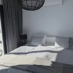Completely Renovated Large Apt, Amazing Sea Views