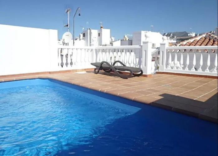 Las Flores Apartments
