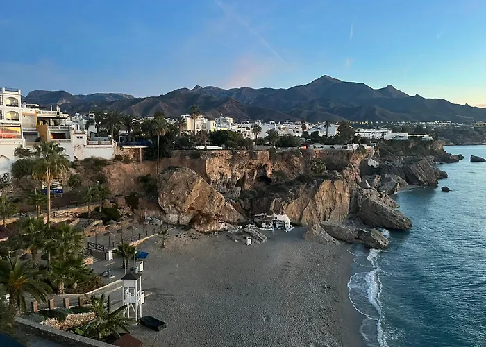 Nuevo Apartamento Nerja Con Parking Y A 300 Metros Playa