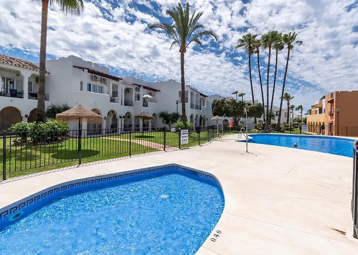 Renovated Apartment On Beachside With Pool