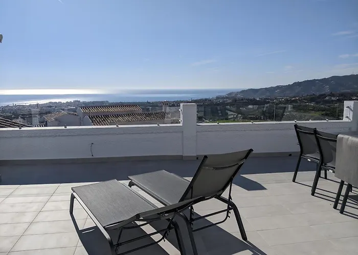 Completely Renovated Large Apt, Amazing Sea Views