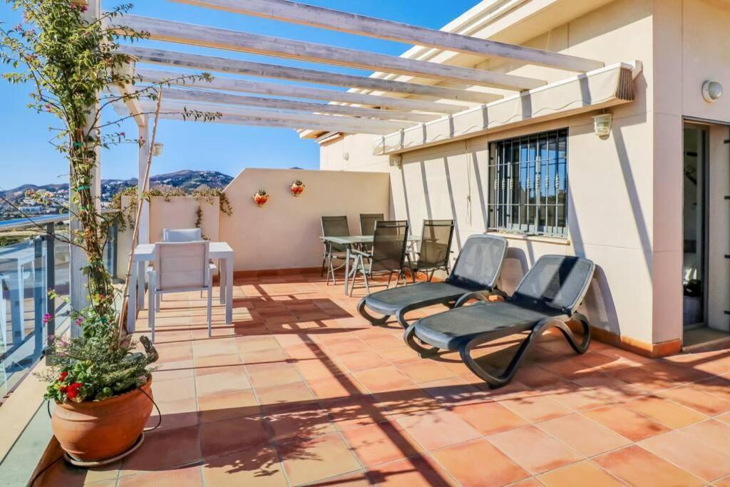 Rooftop Apartment, Apartment *