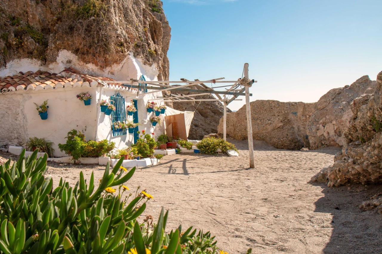 En Edificio Torresol, 1ª Linea De Playa En Nerja