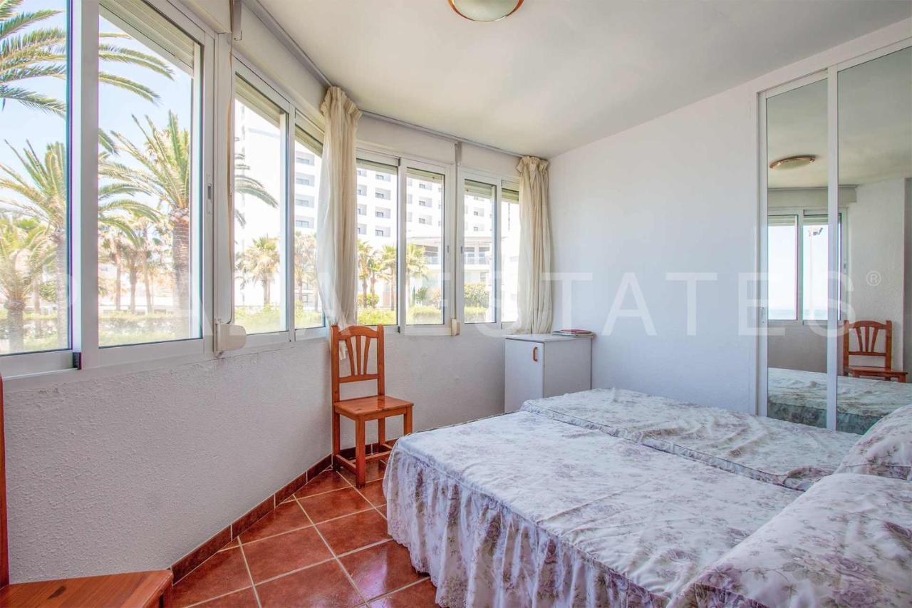 Appartement En Edificio Torresol, 1ª Linea De Playa En Nerja