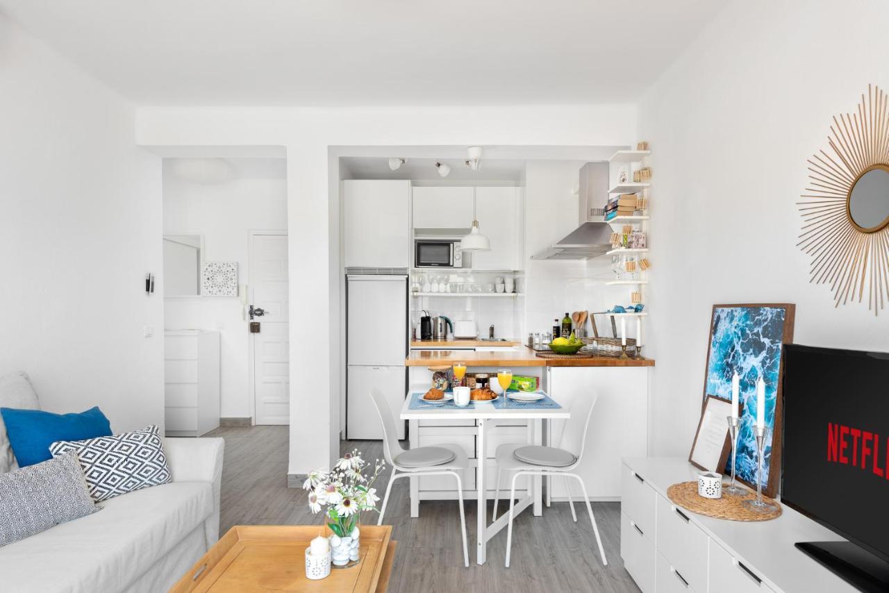 Cozy Next To The And Center *