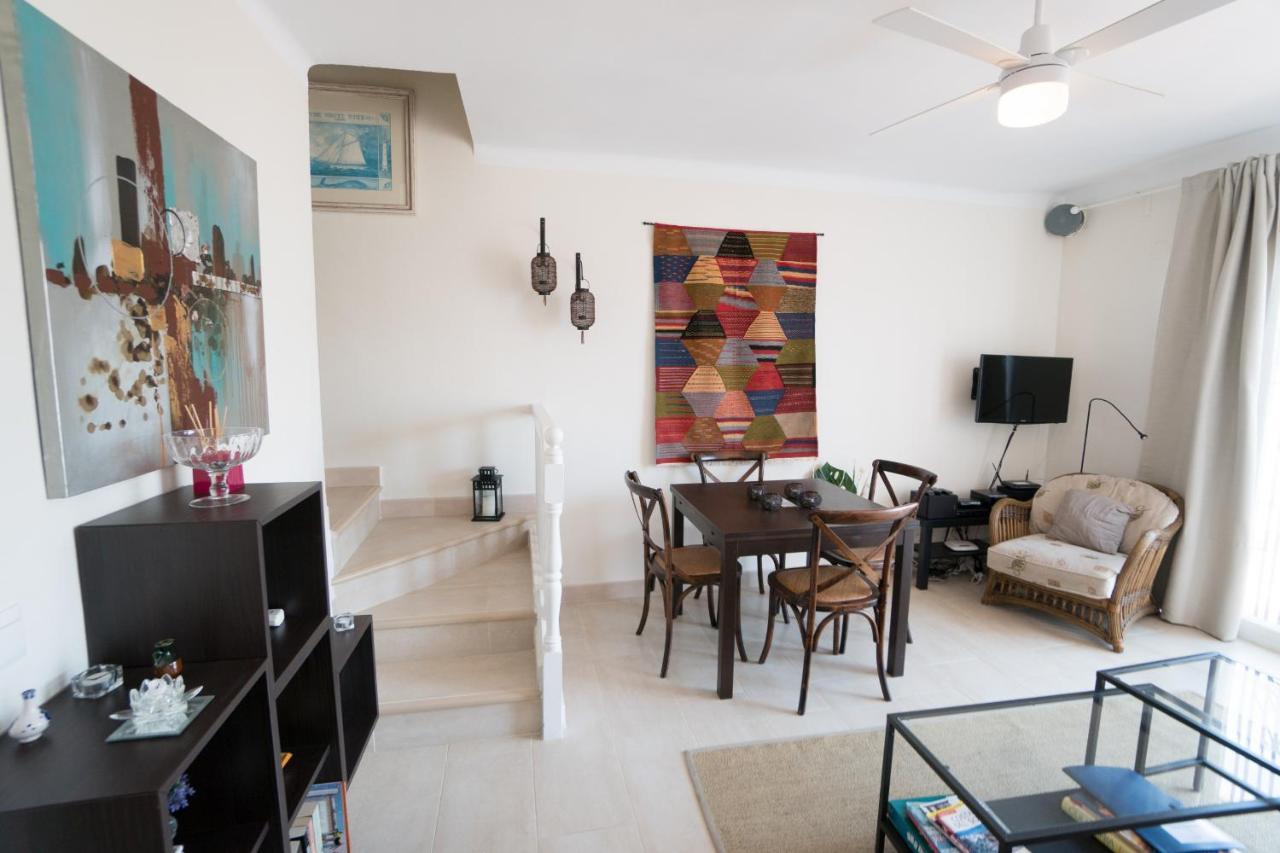 Urb. La Hacienda, 16 * Nerja