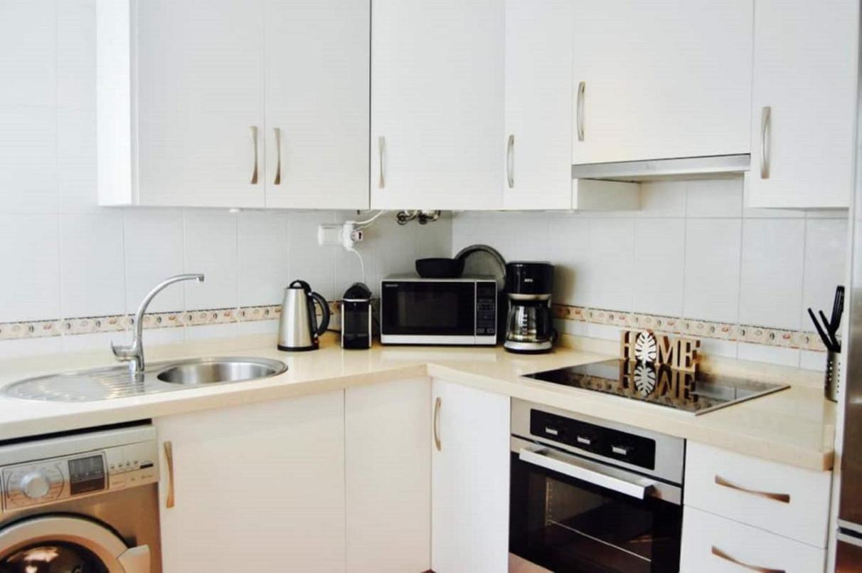 Fantastic 1 Bedroom In The Centre Of *