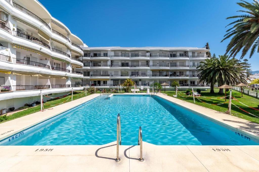 Perfect Family In Acapulco Playa,