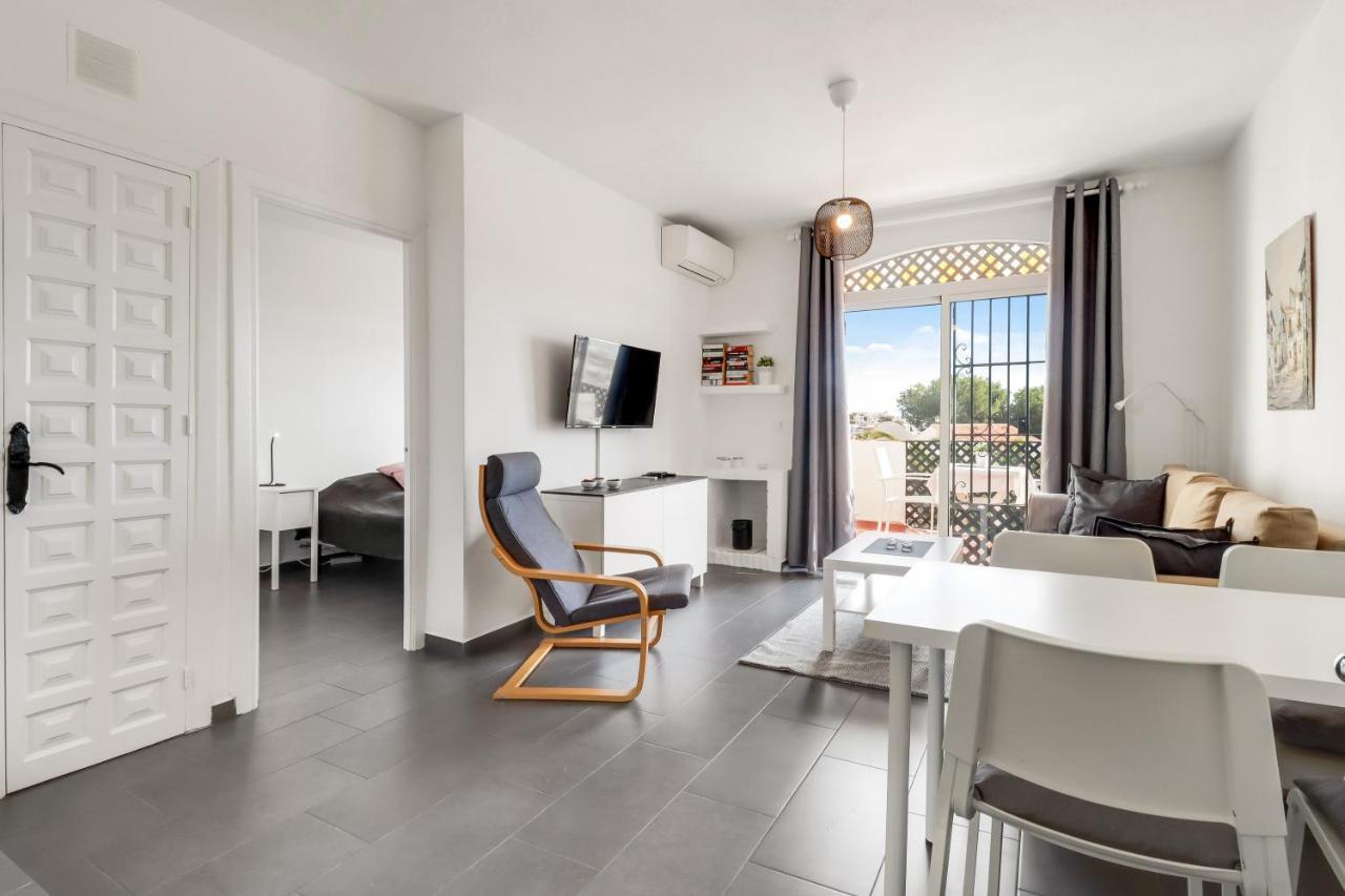 Apartment 1 Bedroom In Verano Azul, Free Wi-fi *