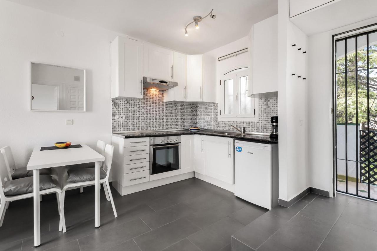 1 Bedroom In Verano Azul, Free Wi-fi Apartment Nerja