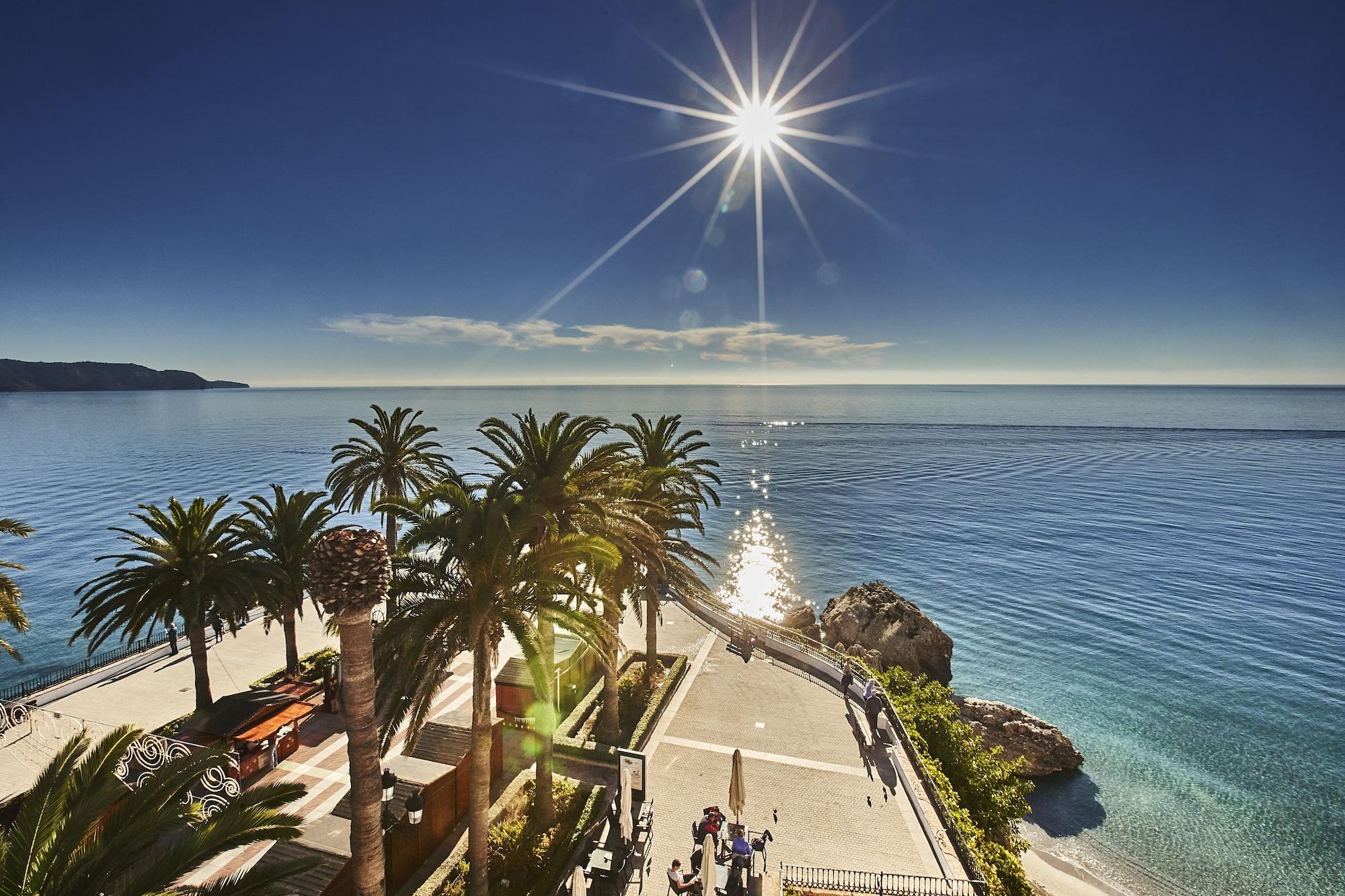Hotel Balcon De Europa 4*