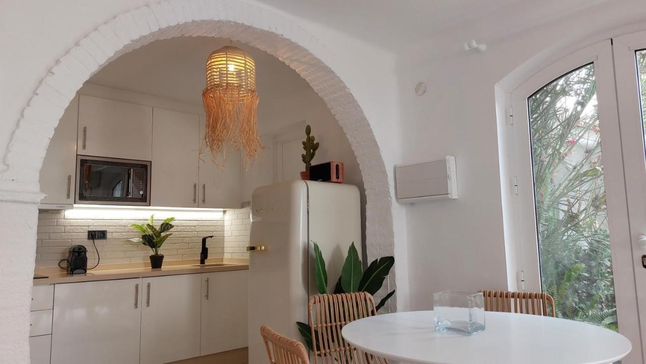 New Boho With Balcony, Private Garden And Communal Pool