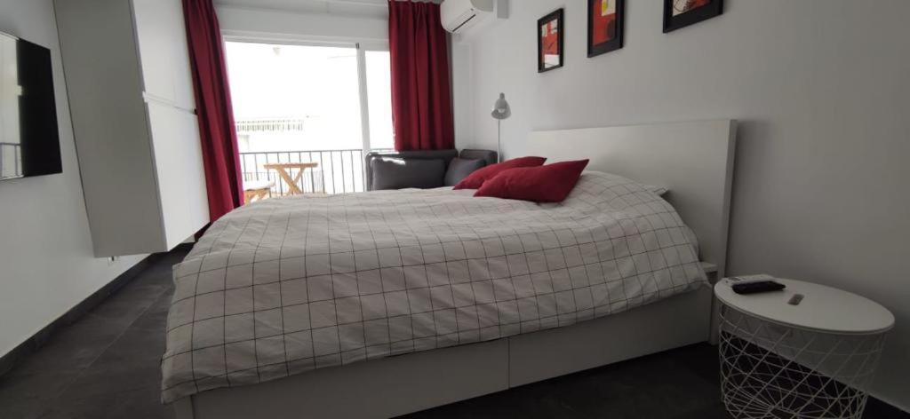Centrally Located Studio In 2h Apartment Nerja