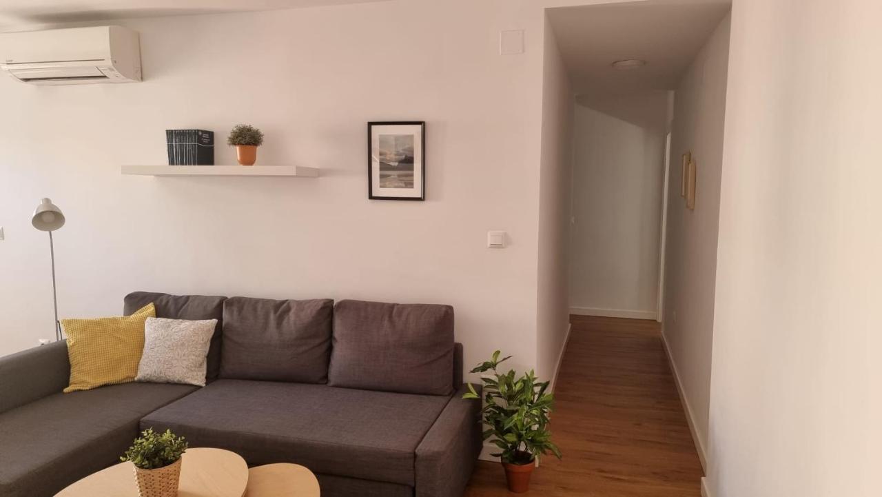 Apartment Piso Centrico Reformado / In The Center *