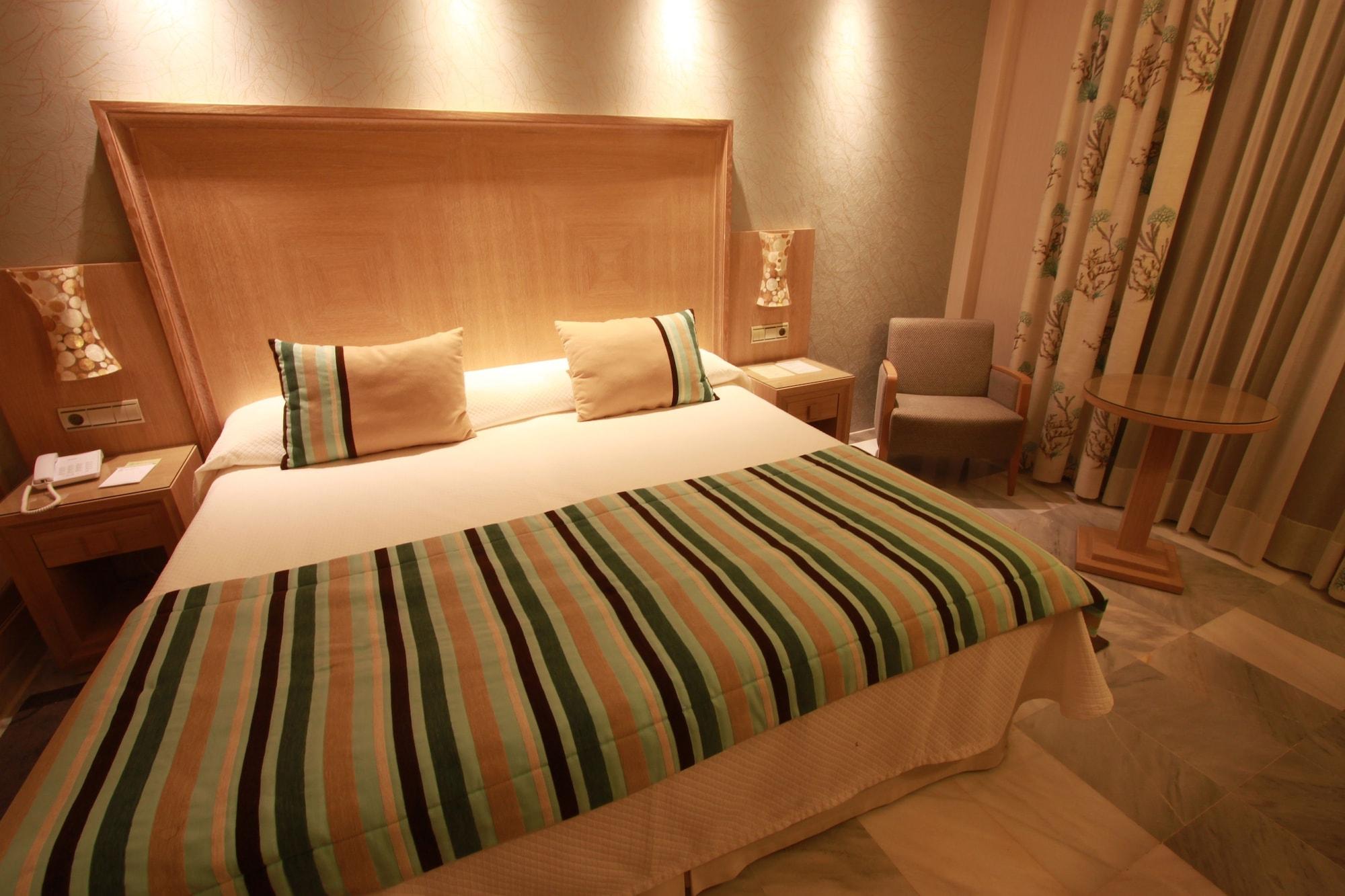 Hotel Balcon De Europa