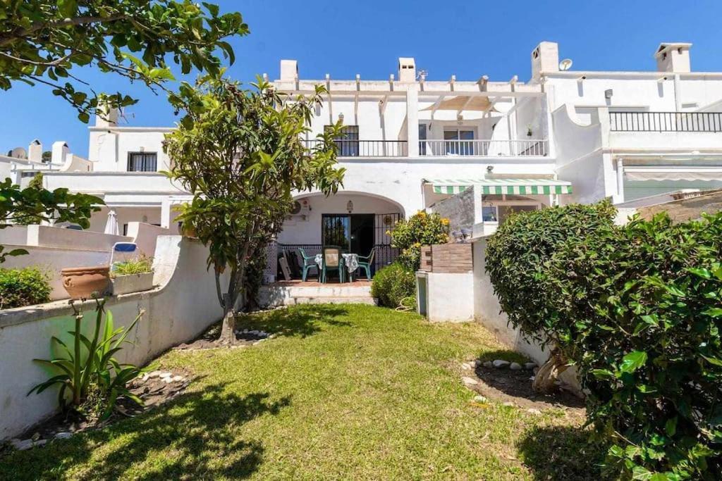 Tropicana Townhouse, 2 Bedroom Next To The Pool *