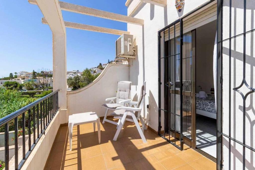 Tropicana Townhouse, 2 Bedroom Next To The Pool * Nerja