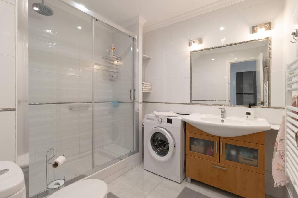 2 Bedroom In With Pool And Seaview Appartement Nerja
