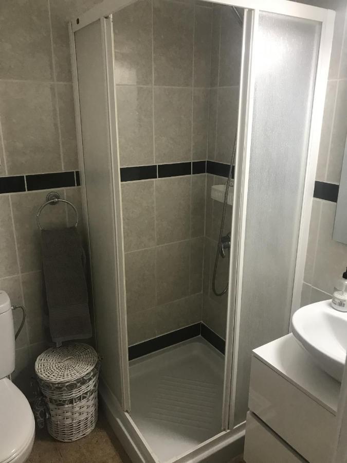 Centrally Located And Comfortable In 4b *