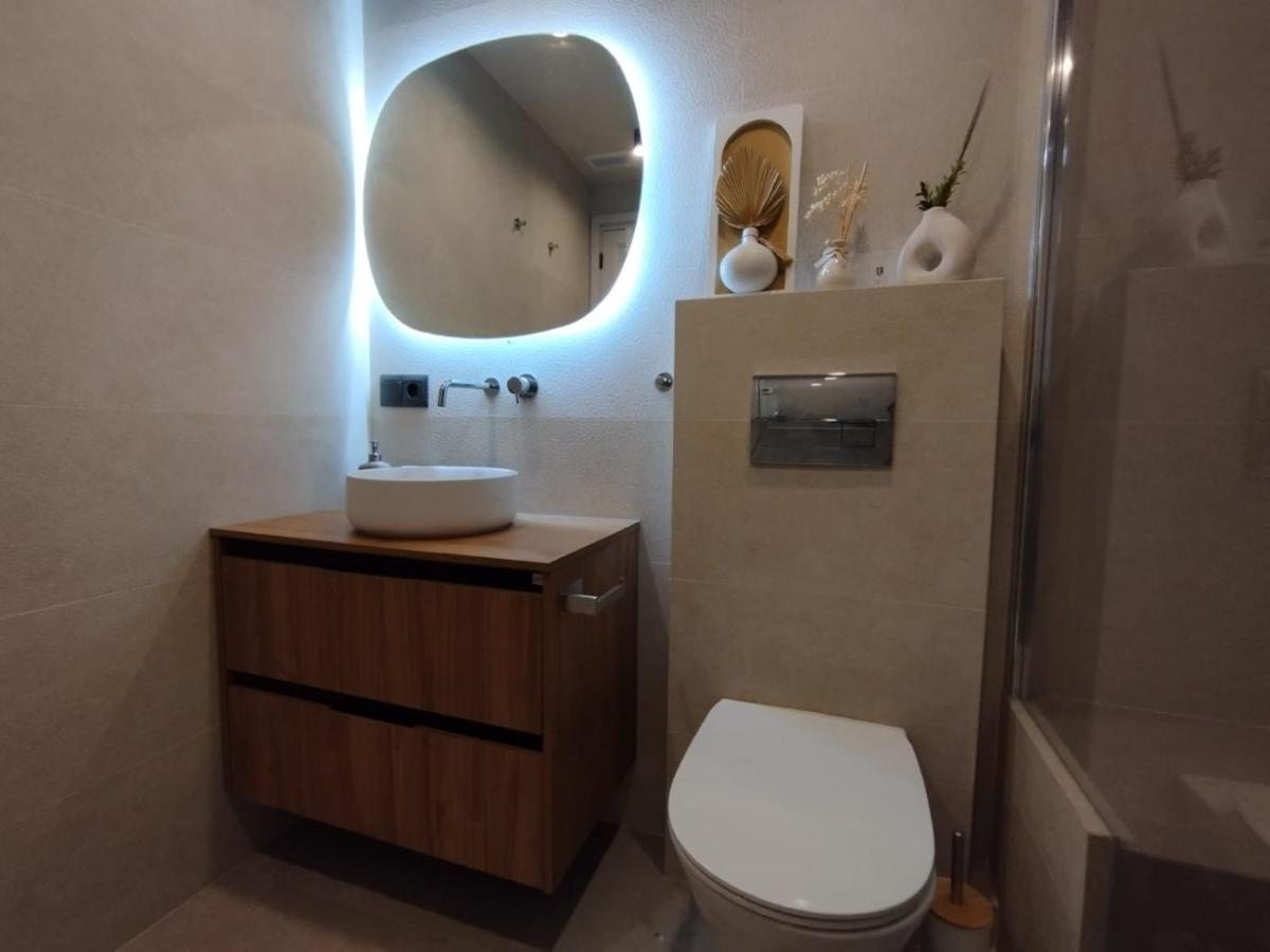 Apartamento Stunning With Sea Views At Calle Carabeo, Nerja