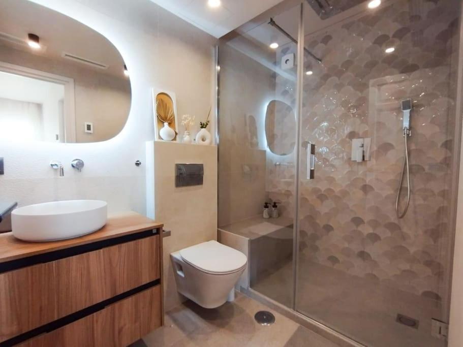 Stunning With Sea Views At Calle Carabeo, Apartamento Nerja