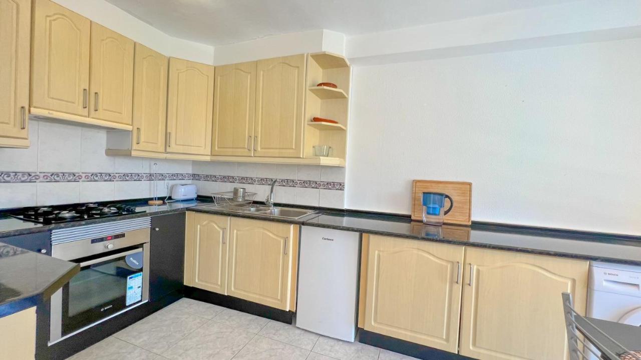 Hawaii 1st Floor Burriana, Apartamento Nerja
