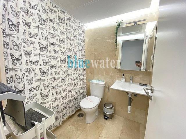 El Salon, Bluewater Apartment