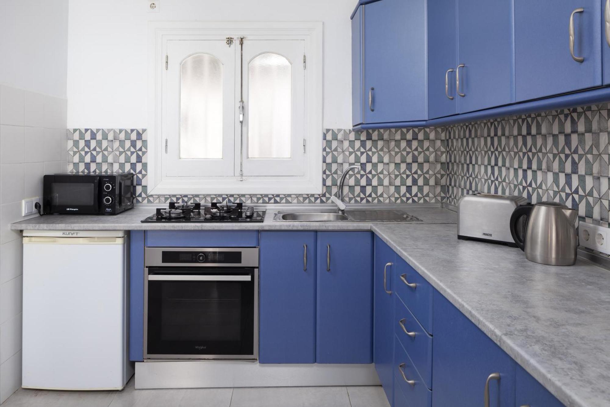 Bright Spacious 1 Bed Apartment *
