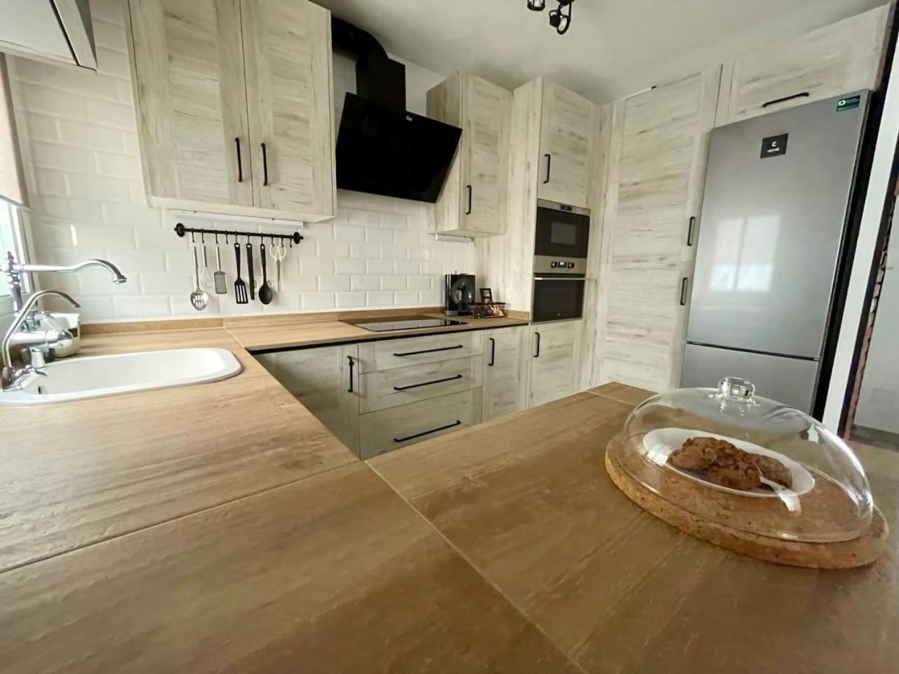 3 Hab Con Parking Junto A La Playa Apartment Nerja