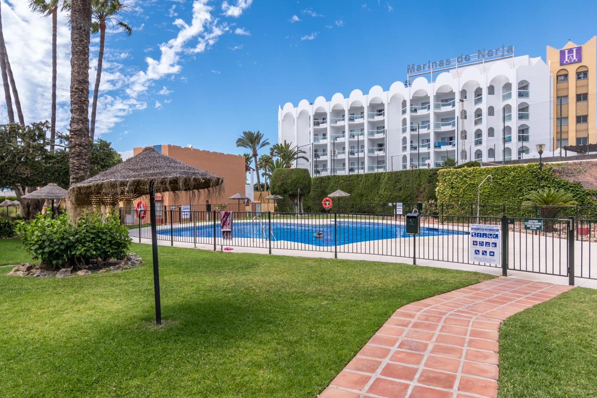 Apartment Renovated On Beachside With Pool Nerja