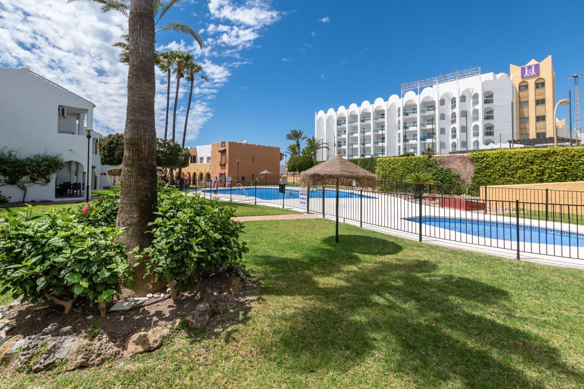 Renovated On Beachside With Pool Apartment