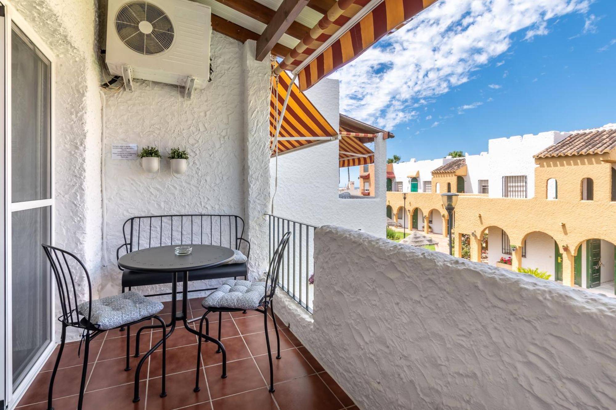 Apartment Renovated On Beachside With Pool *