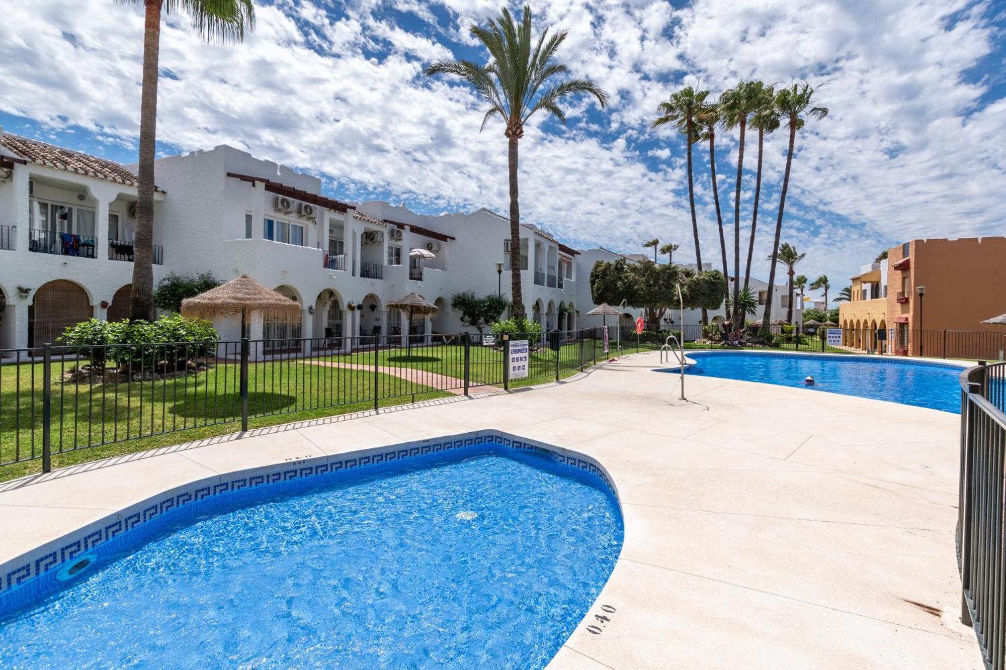 Renovated On Beachside With Pool Apartment