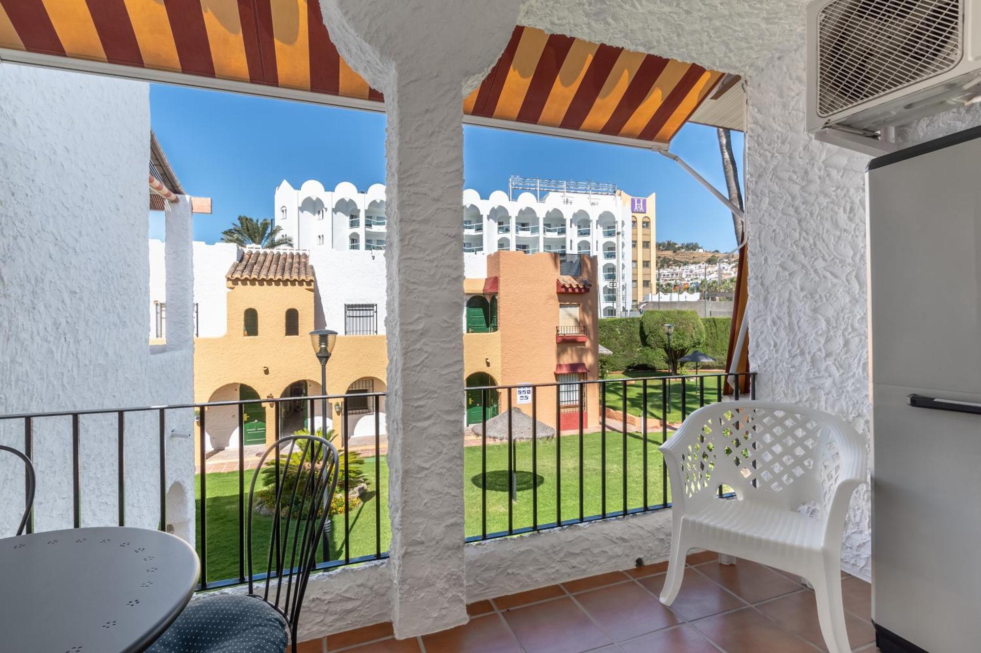 Renovated On Beachside With Pool Apartment *