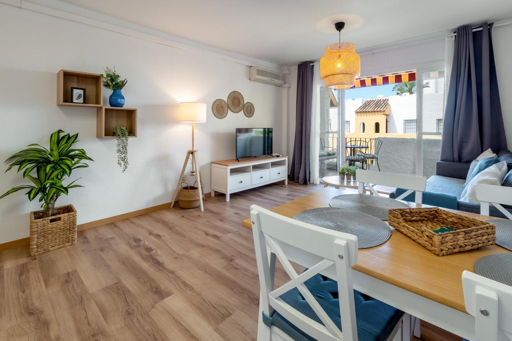 Apartment Renovated On Beachside With Pool *