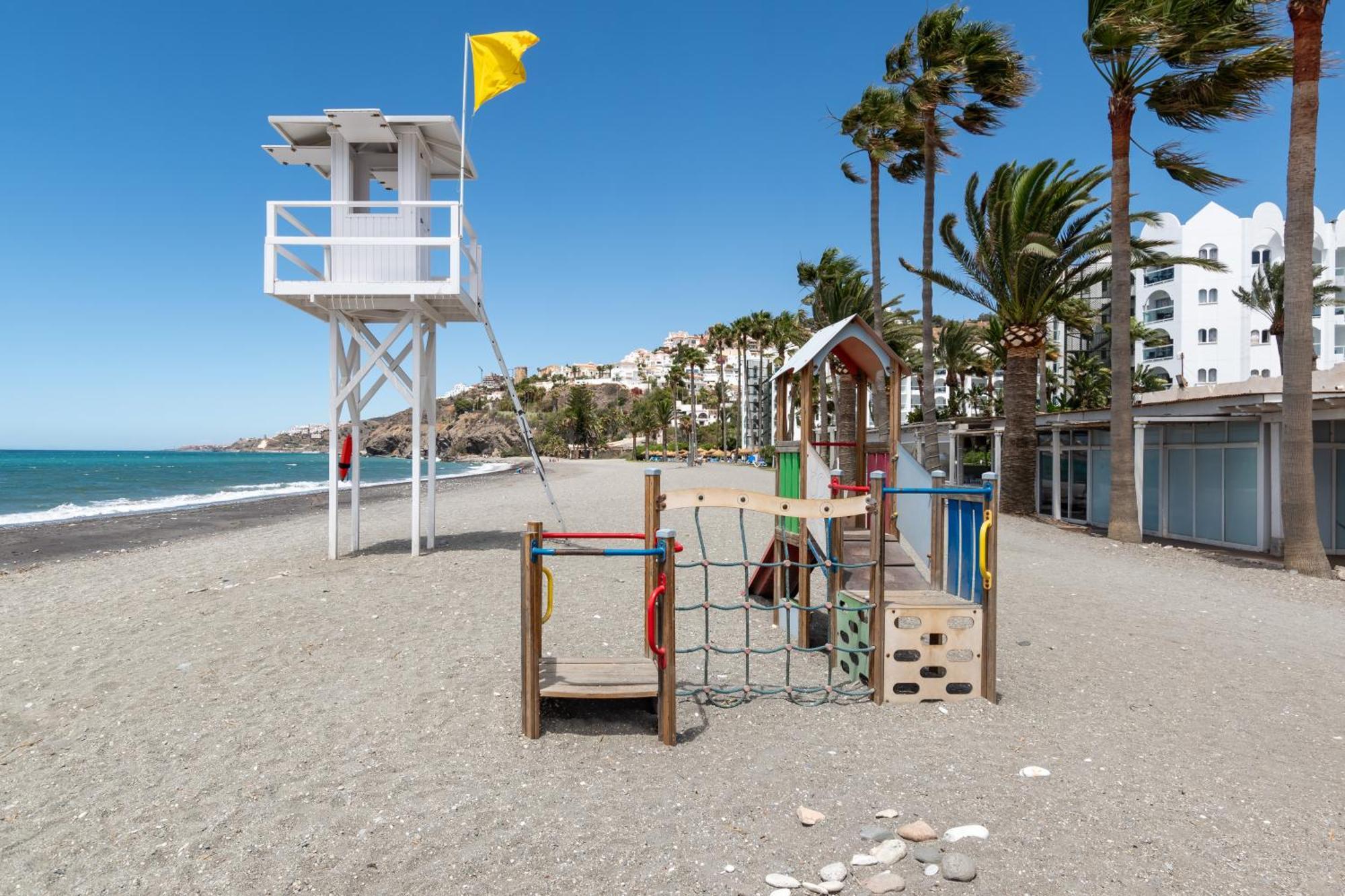 Renovated On Beachside With Pool Apartment *