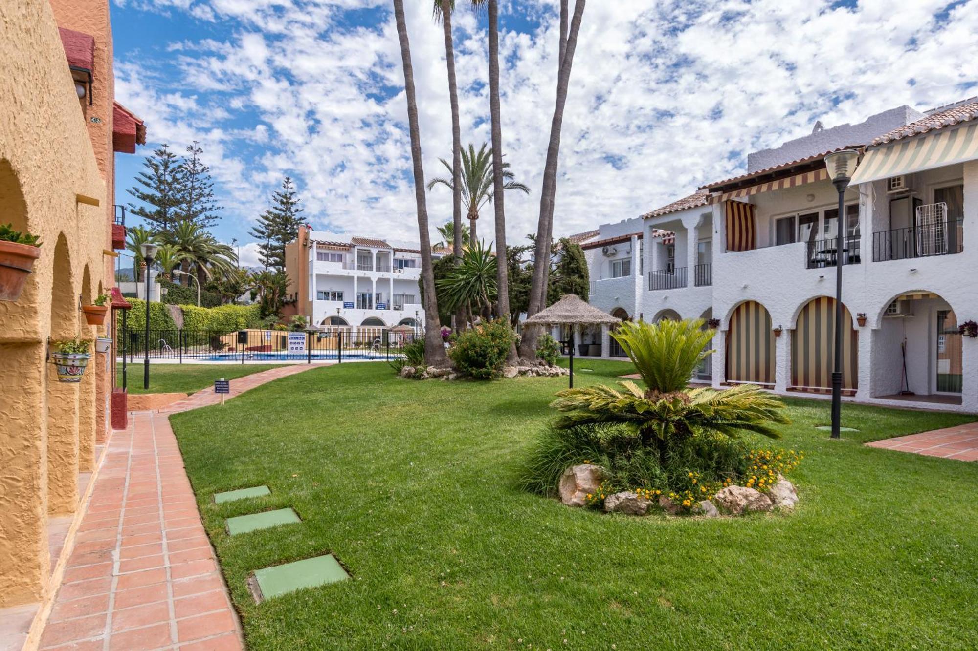 Apartment Renovated On Beachside With Pool