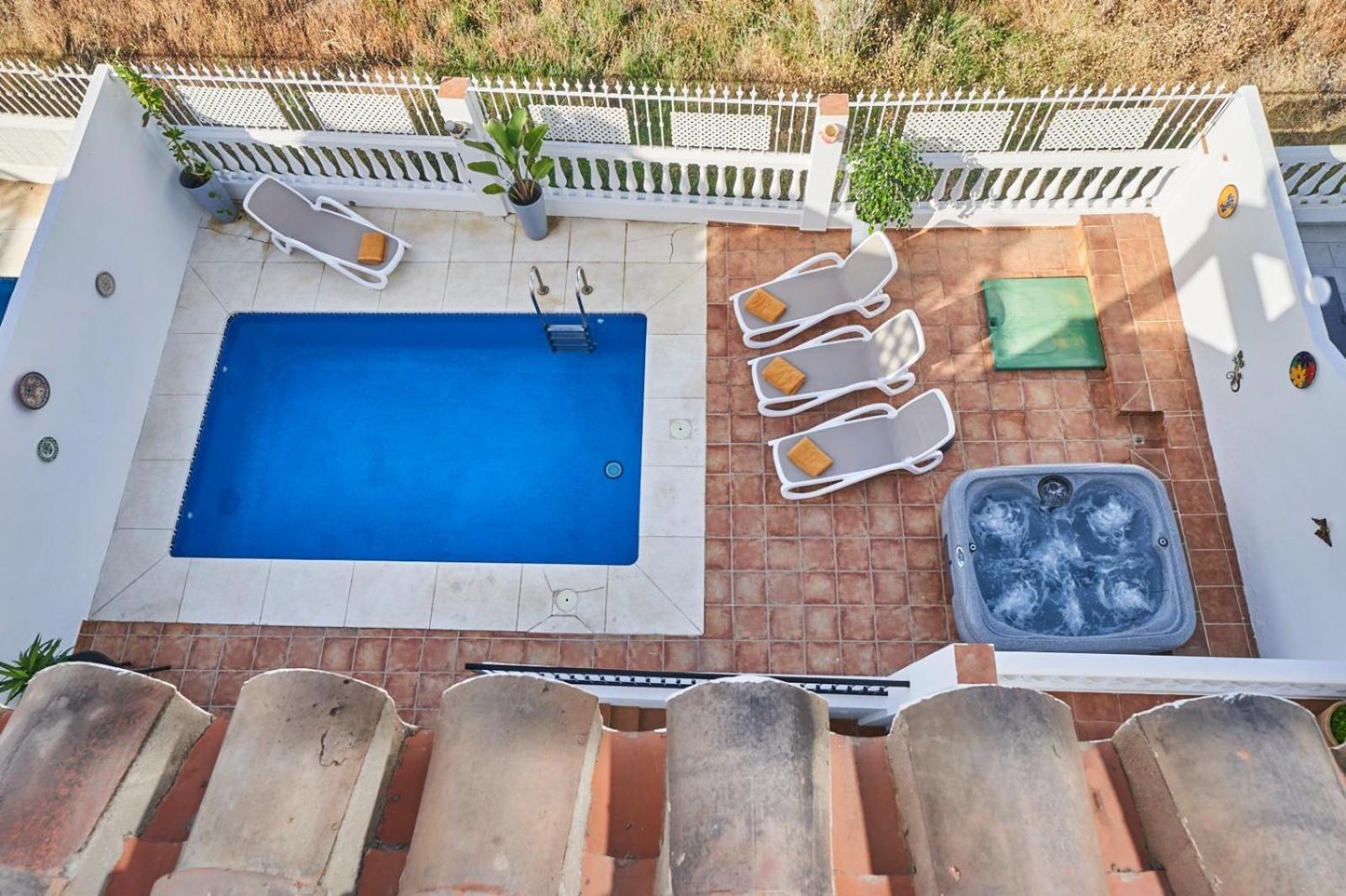 Pura - Private Jacuzzi & Heated Pool Vakantiehuis *