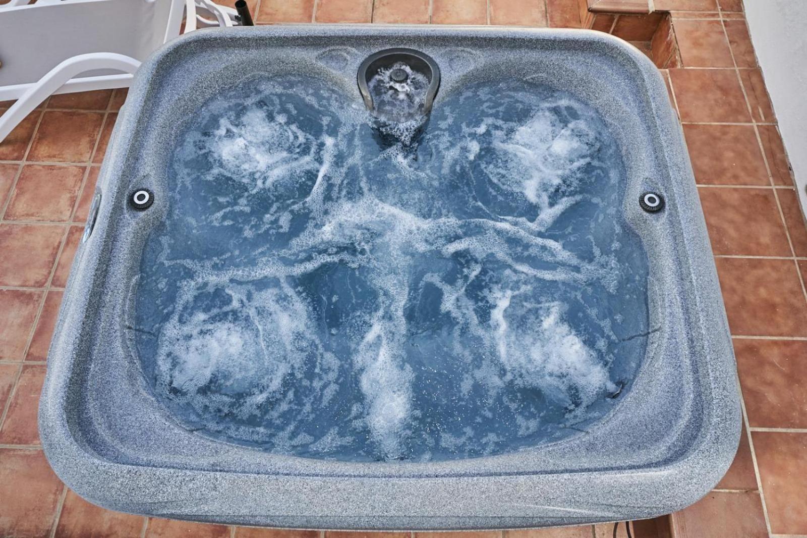 Pura - Private Jacuzzi & Heated Pool Vakantiehuis *