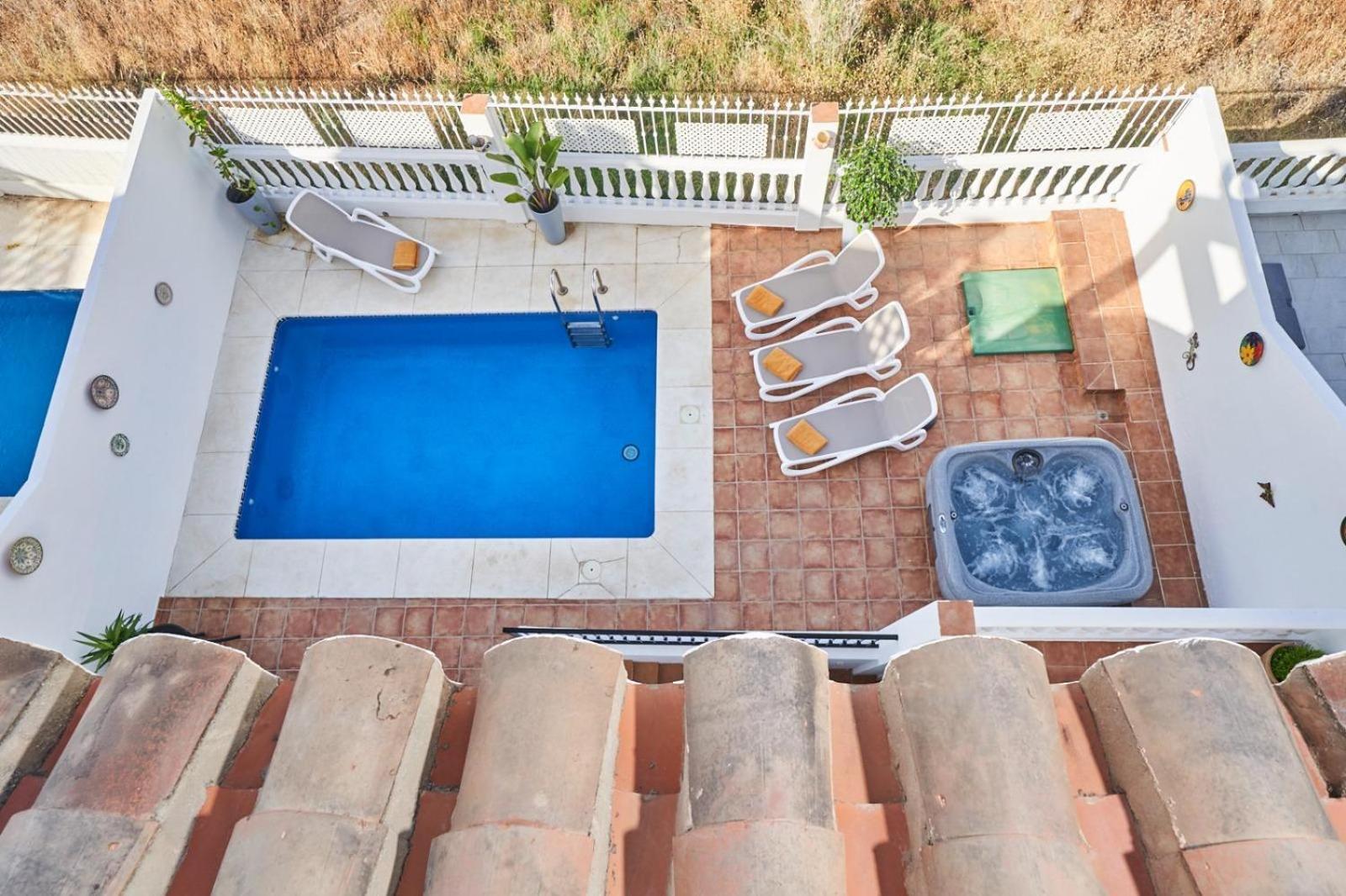 Pura - Private Jacuzzi & Heated Pool Vakantiehuis *