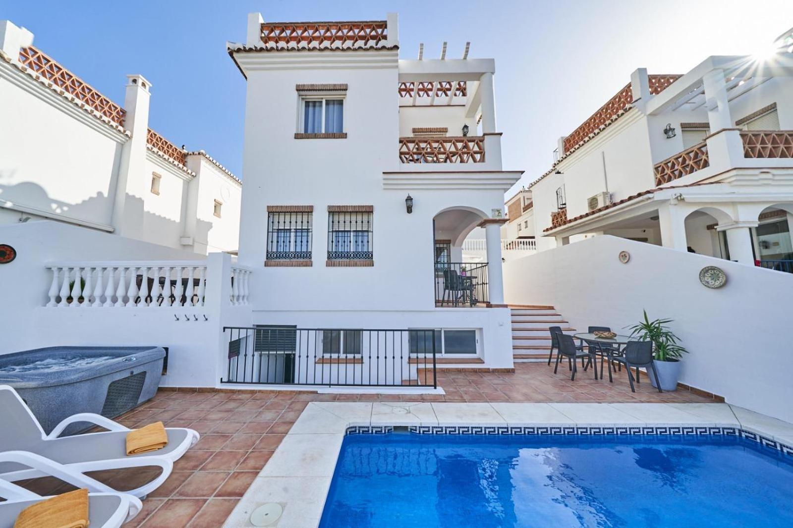Vakantiehuis Pura - Private Jacuzzi & Heated Pool Nerja