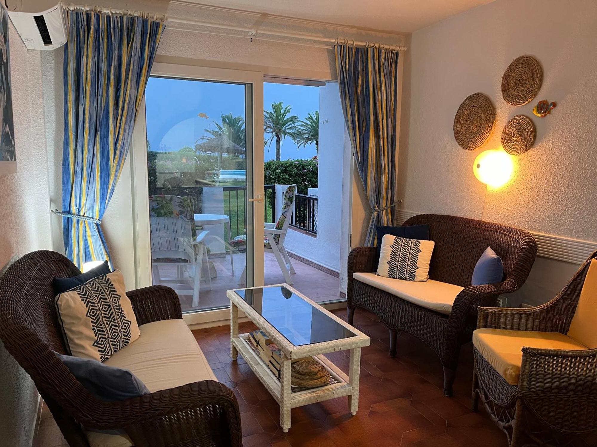 Sea & Pool View Garden Palmeras Apartment