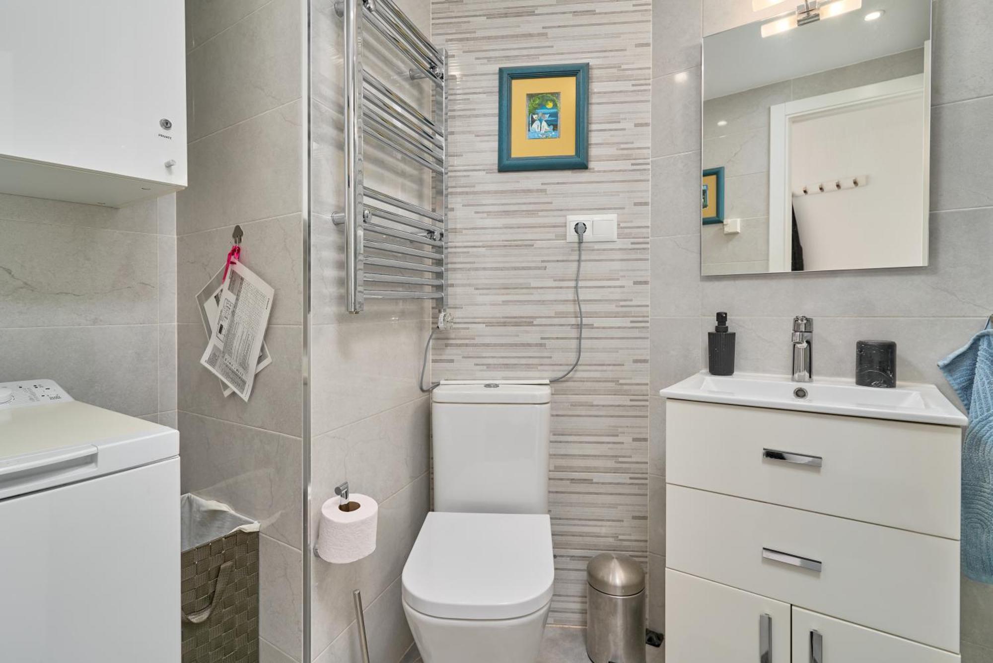 2 Bedrooms 2 Bath *