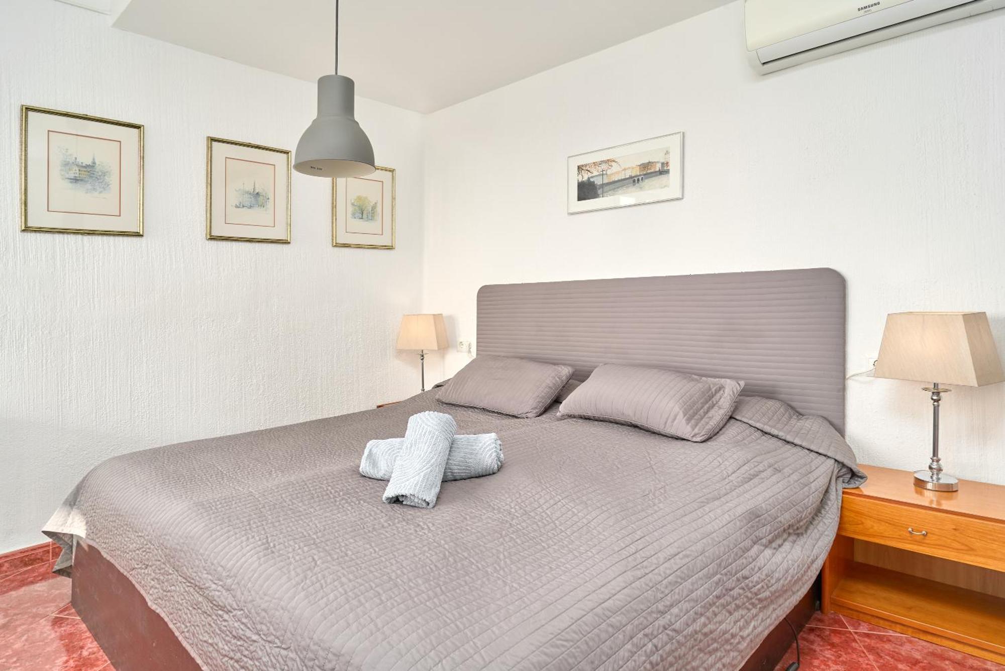 2 Bedrooms 2 Bath *